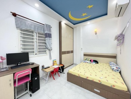 Nhà mới đẹp ở ngay, hẻm xe hơi 2 căn ra mặt tiền, sát chợ Hiệp Bình, dt 51m2, giá chỉ 6.1 tỷ, có thượng lượng