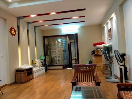 Bán nhà mặt phố Khâm Thiên, kinh doanh sầm uất, 105m2, măt tiền rộng, thiện chí thương lượng, 26 tỷ.