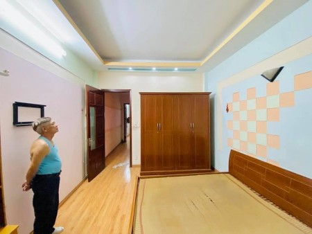 Hàng hiếm nhà đẹp Thái Thịnh, Quận Đống Đa, ngõ thoáng, chủ cần tiền bán gấp