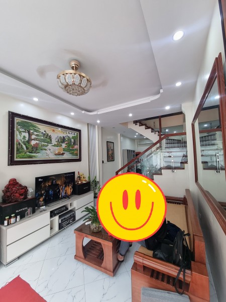 Bán Nhà Đội Cấn Ba Đình 35m, 5 tầng 3.5m mặt tiền giá 4.5 tỷ