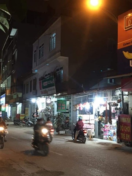 Mặt phố kinh doanh bất chấp ô tô 5 tấn tránh giá trên 60 triệu/m
