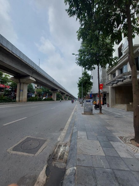 Giá trị nổi bật phố kinh doanh, siêu hiếm, trung tâm Quận Hà Đông, 5 tầng đúc kiên cố