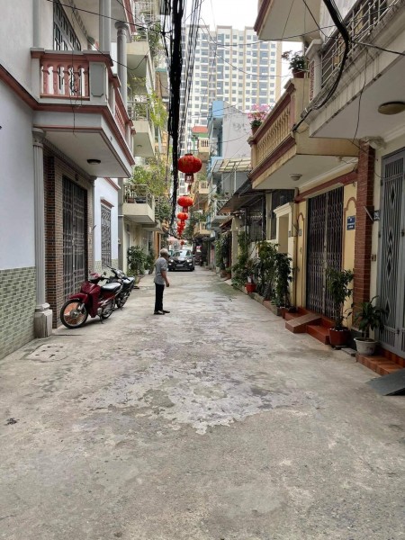 Nhà đẹp phân lô quân đội gara ô tô giá rẻ giữa trung tâm phố Triều Khúc