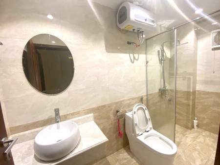 Nhà đẹp Nguyễn Sơn tặng toàn bộ nội thất, dt 42m2, giá chỉ 4 tỷ, xây 5 tầng móng cọc bê tông