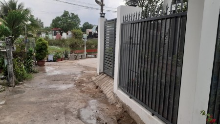 Bán nhà 3.05 tỷ Xã Quy Đức Mr Châu, khu dân cư đông đúc, an ninh