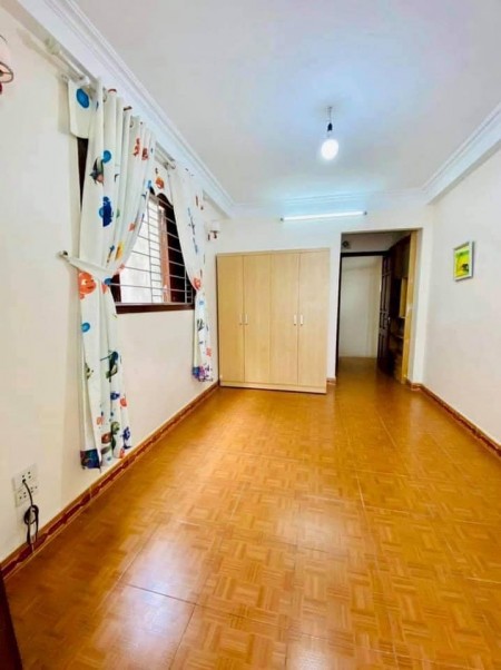 Siêu Hót Triều Khúc lô góc 3 thoáng 30M 4T Gía 2.85 tỷLH 0965197158