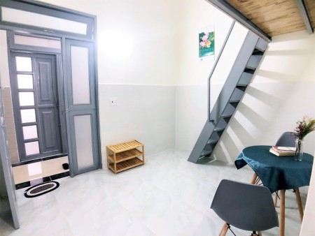 Phòng trọ có gác cao 1m8 đầy đủ nội thất cơ bản sạch sẻ yên tĩnh mát mẻ, rộng 30m2 giá siêu rẻ phường 15 Quận Tân Bình