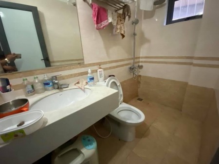 Nhà Ngõ Trung Kính 37m2 Mặt tiền 4m 5 tầng Giá 3.8ty