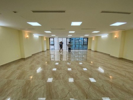 Cho thuê sàn văn phòng phố Hai Bà Trưng Hoàn Kiếm đoạn gần cửa nam diện tích 130m2x 6 tầng, mặt tiền 5m, có thang máy