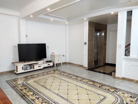 Bán nhà Bồ Đề, quận Long Biên, vị trí vàng, MT 6m, 63m2, Giá 7 tỷ ( ô tô qua nhà)
