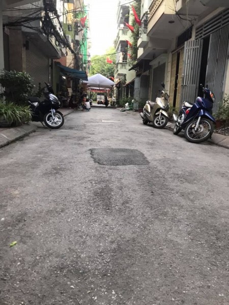 Đất phân lô ô tô quay đầu Hoàng Quốc Việt 45m2, giá chỉ 5.8 tỷ