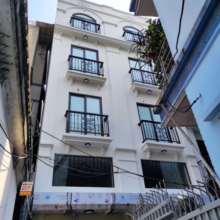 Bán nhà Đông Thiên nhà xây 5 tầng mới cóng ngõ rộng. 3m, dt 33m2, giá 2.85. tỷ