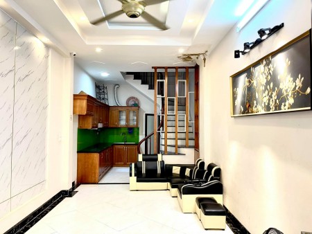 Bán nhà nguyên căn đẹp, 5 tầng bên hông phố Trần Khát Chân 31m2x3,5m, nhỉnh 3 tỷ lh 0947161359