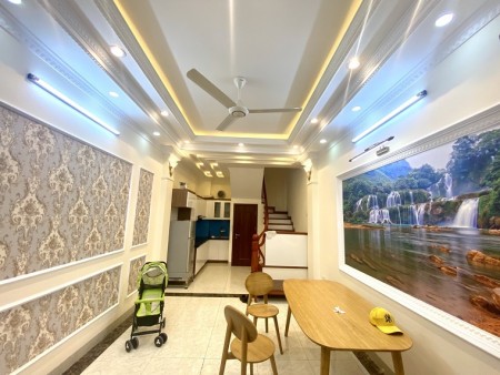 Nhỉnh 3 tỷ, có ngay nhà Nguyễn Văn Cừ, 5 tầng, dt 40m2, giá 3.9 tỷ, thương lượng