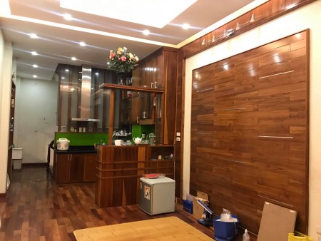 Nhà nguyên căn 5 tầng đúc kiên cố, diện tích 27m2, mt 4.5m, Phố Đại La, giá chỉ 2.7 tỷ