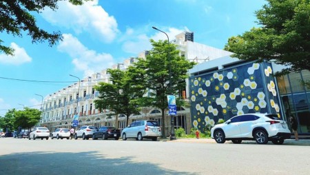 Shophouse mặt tiền đường 22 m trong khu đô thị kiểu mẫu ở TP. Dĩ An, giáp Thủ Đức
