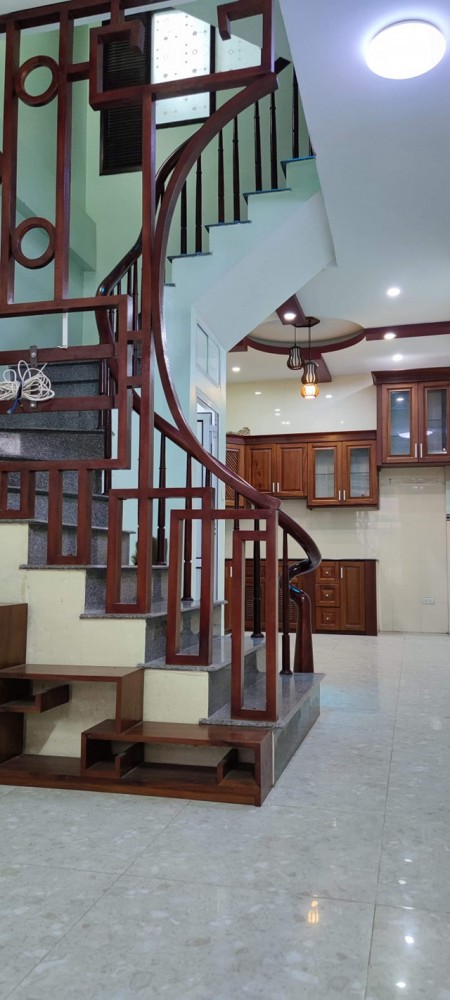 Nhà mới Coong ngõ 467 Lĩnh Nam 4 tầng đúc kiên cố, ô tô 10m, giá 2.4 tỷ
