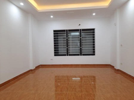 Sê ri 6 căn nhà xây mới Lạc Long Quân, Cầu Giấy 30m2, 5 tầng, MT 4m, giá 3 tỷ 650 triệu, ô tô đỗ cửa.