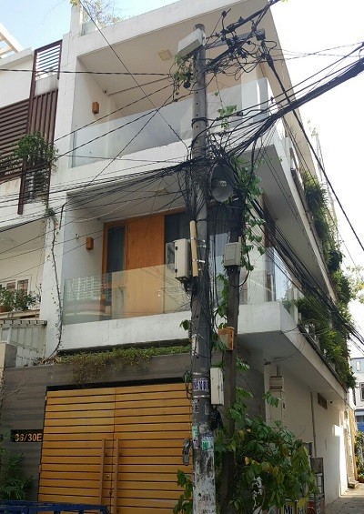 Bán nhà 2 mặt tiền ven hồ Quan Nhân, dt 35m2 đúc 4 tầng, giá 3.6 tỉ