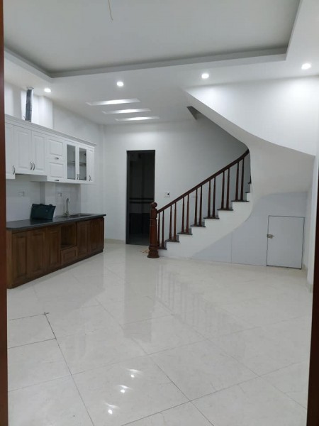 Nhà mới koong, nội thất xịn xò, cách oto 30m, 37m x 5 tầng x 4,8m