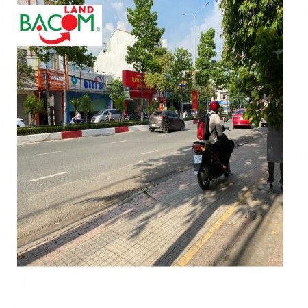 Bán nhà. mặt tiền đường Đồng Khởi ngay gần bệnh viện tỉnh giá 16 tỷ