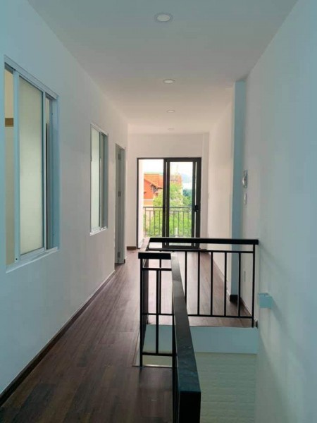 Bán nhà 3 tầng mới mặt tiền số 40C đường Lam Sơn, p.Phước Hòa, tp.Nha Trang
