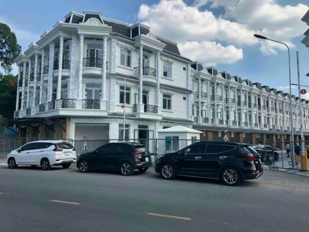 Nhà Phố Sang Trọng Hiện Đại Thiết Kế Châu Âu Dĩ An Bình Dương