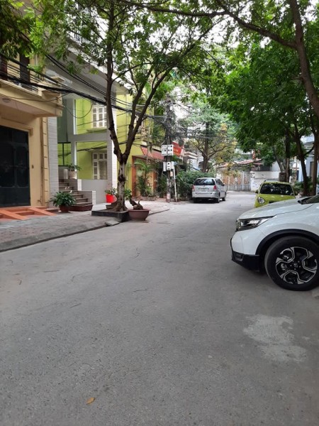 Duy nhất 1 căn hot khu phân lô, ô tô tránh, diện tích sử dụng: 80m2, gara để 2 ô tô, mặt tiền 4.5m, giá 8.3 tỷ, có thương lượng