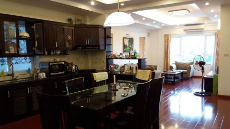 Bán nhà phố Trịnh Công Sơn, 135m2, 8 tầng, mặt tiền 24m, ô tô 7 chỗ vào nhà, 3 mặt thoáng