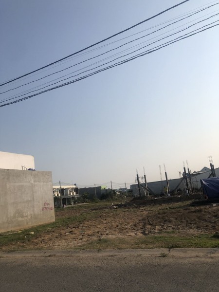 Tôi có 1 lô ngay đường 17A lộ giới 20m, thông thẳng ra đường chính và ĐLLA, giá 1ty250