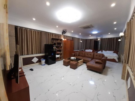 Nhà đẹp Đường Nguyễn Khánh Toàn, Kinh doanh, Thang máy, Gara, 80m2. Chỉ 12.6 tỷ.