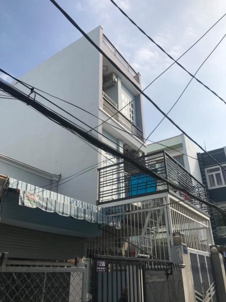 Nhà đẹp 61m2, giá chỉ 70 triệu/m2, gần mặt tiền Huỳnh Tấn Phát