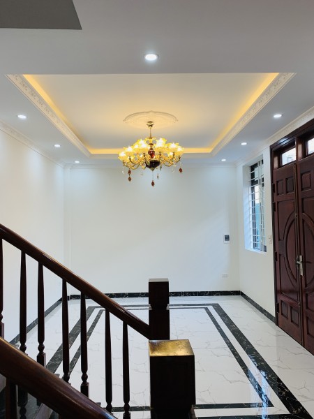Bán nhà Bát Khối, Long Biên, 30m2, 5T, giá 1.9 tỷ. Nội thất đẹp, lô góc