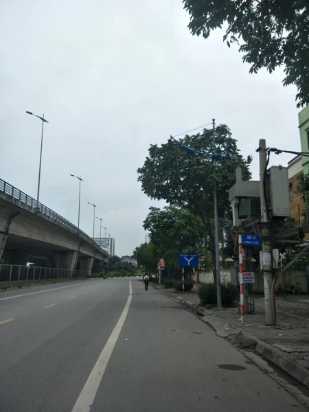 Cần bán gấp mảnh đất đường Đức Giang 55m2, MT 5.4m, giá 3.9 tỷ. Ô tô tránh, Kdvp.