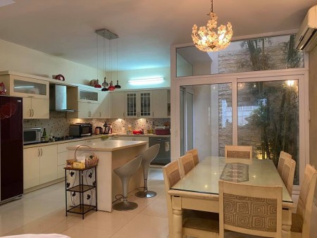Tối cần bán nhà phố Bồ Đề 120m2, 5 tầng đúc, giá nhỉnh 10 tỷ