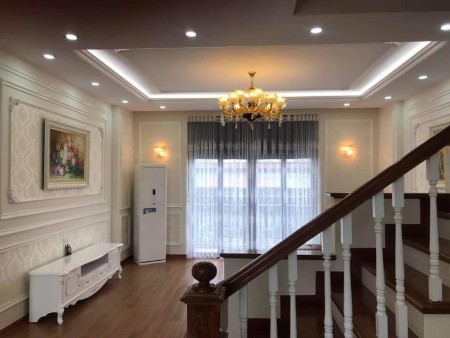 Cần tiền bán gấp nhà Chùa Láng, Quận Đống Đa, dt 37m2, 5 tầng đúc, giá 3.5 tỷ