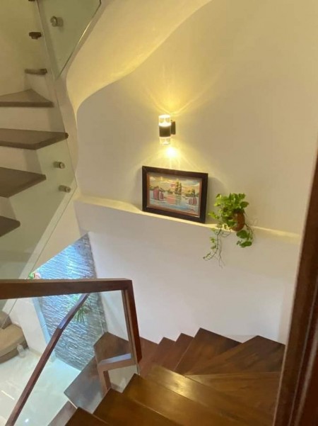Bán nhà 4T Gia Thụy Long Biên Hà Nội S=68m2 09672960 một 1