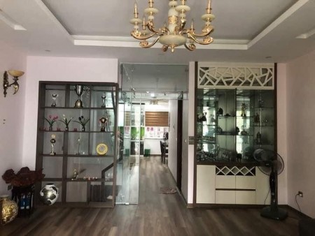 Nhà Ngọc Thuỵ 45m 5t mt4m gara ô tô, ngõ thông, nhà đẹp, ở ngay, nhỉnh 4tỷ.
