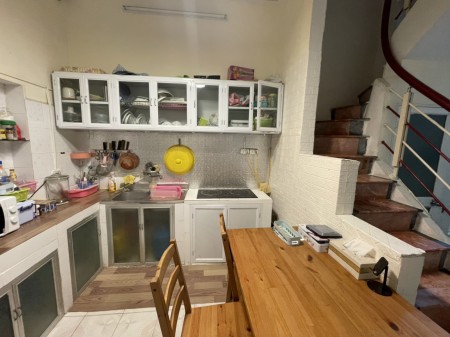 Cho thuê nhà ngõ 612 Đê La Thành 3PN*40m2, đầy đủ đồ , dân trí cao, oto 5 chỗ