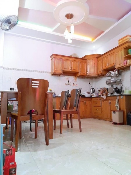 Cần bán gấp nhà 1 trệt, 2 lầu đúc, dt 68m2, tại Tân Bình, Phạm Văn Hai, hxh 0909484131