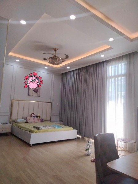 Vị trí đỉnh, HXH, Cách Mạng Tháng 8, 4 tầng, giá rẻ, LH: 0931572806