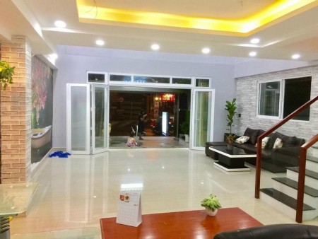 Định cư bán Gấp nhà Ngang khủng 8m, Hẻm 12m, 5 tầng, 6PN, thiết kế "phủ gỗ"