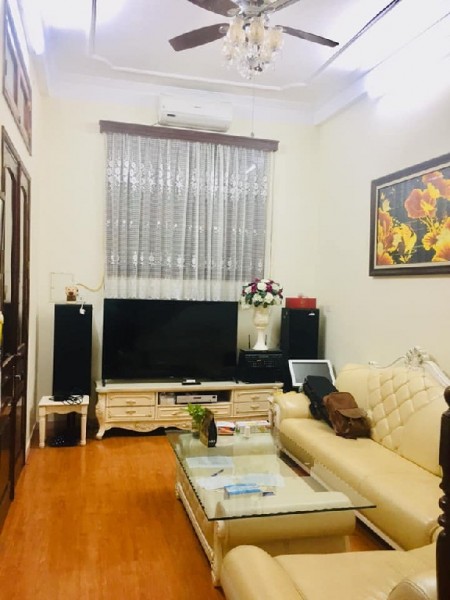 Bán nhà phố Xã Đàn, 45m2, mt4.2, giá 4 tỷ, kinh doanh tốt, rất thoáng đẹp. LH: Tú 0395454603 (MIỄN TG)