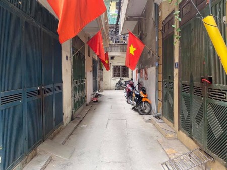 Bán nhà Ngã Tư Sở 5 tầng, cạnh Royalcity, ô tô tránh 40m, giá chỉ 2.7 tỷ