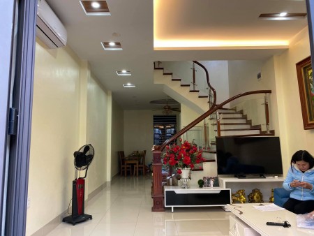 Nhà trung tâm Hà Đông giá 5.8 tỷ, ô tô vào nhà kinh doanh sầm uất