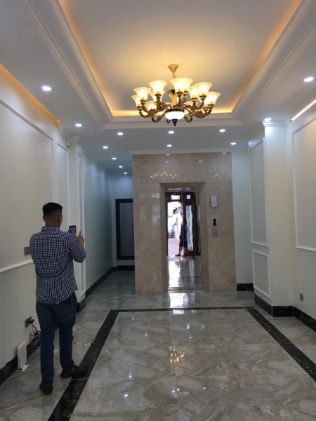 Giảm chào 300tr Nhà Đội Cấn, Ngõ thông, Thang Máy, Ô tô tránh cách 20m, DT 50m, 6.9 tỷ