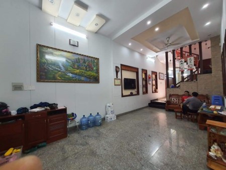 Nhà 3 tầng kiên cố, Nguyễn Thị Minh Khai, Quận 3. 6,3 tỷ.