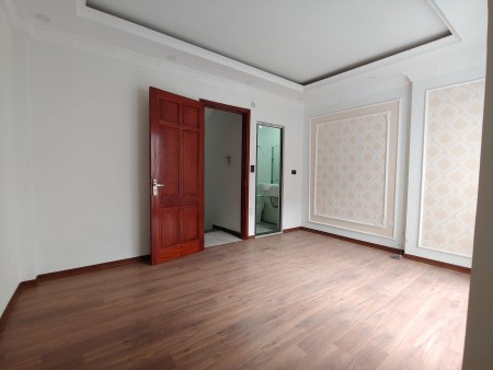 Bán nhà đường Xuân La, Tây Hồ, nhiều tiện ích, 45m, 3.4tỷ