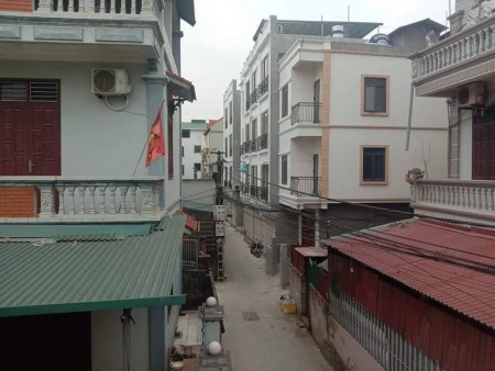 Bán nhanh nhà phố Bát Khối, ô tô đổ cửa, ngõ thông, dt 50m2, 3 tầng, giá 2.65 tỷ