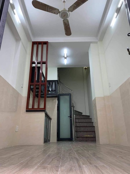 Hẻm nội bộ 1/ Cô Giang, 3 tầng, sân thượng, giá 2.99 tỷ